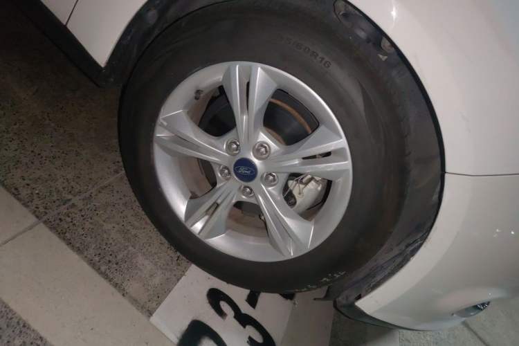 Used Ford Focus 2012 Sedan 1.6L Manual Fashion Edition Right Front Wheel Hub
