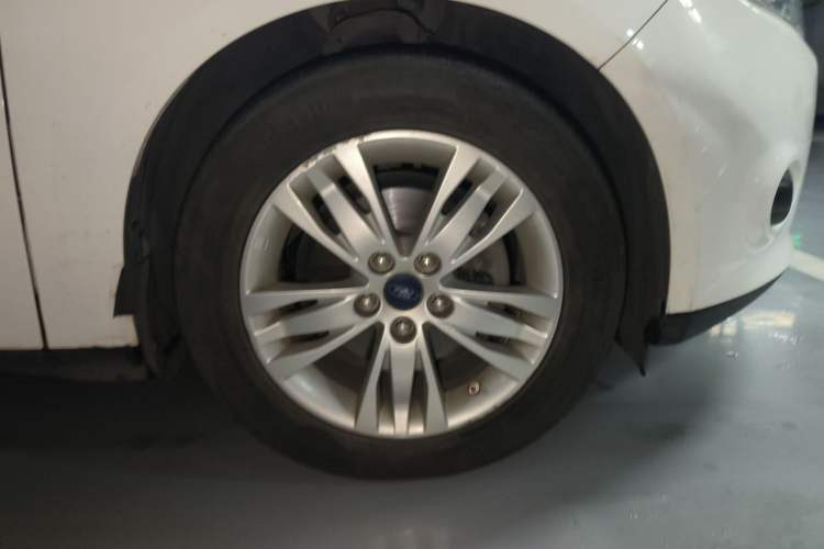 Used Ford Focus 2012 Hatchback 1.6L Automatic Comfort Model Right Front Wheel Hub