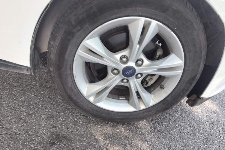 Used Ford Focus 2012 Hatchback 1.6L Automatic Fashion Edition Right Front Wheel Hub