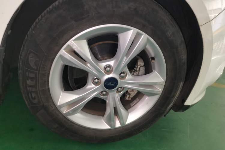 Used Ford Focus 2012 Sedan 1.6L Automatic Fashion Edition Right Front Wheel Hub