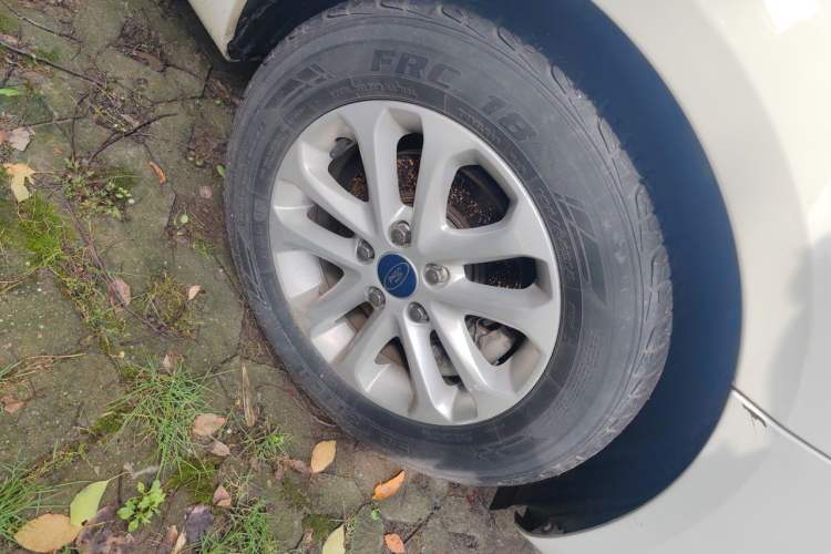 Used Ford Focus 2012 Hatchback Classic 1.8L Automatic Base Model Right Front Wheel Hub