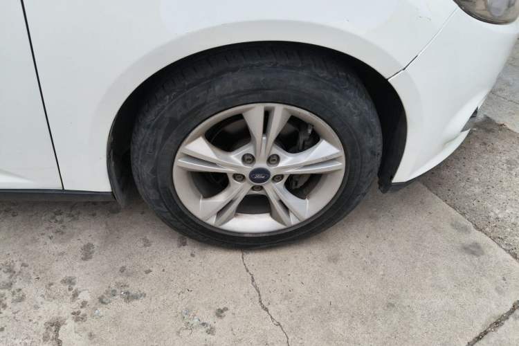 Used Ford Focus 2012 Sedan 1.6L Automatic Fashion Edition Right Front Wheel Hub