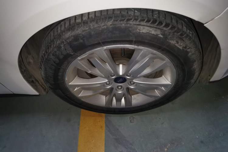 Used Ford Focus 2012 Sedan 1.6L Automatic Comfort Model Right Front Wheel Hub