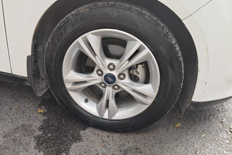 Used Ford Focus 2012 Sedan 1.6L Automatic Fashion Edition Right Front Wheel Hub