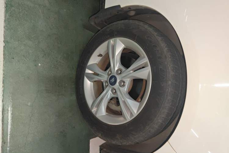 Used Ford Focus 2012 Sedan 1.6L Automatic Fashion Edition Right Front Wheel Hub
