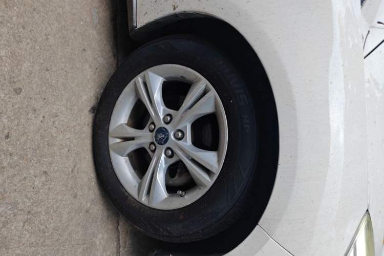 Used Ford Focus 2012 Sedan 1.6L Automatic Comfort Model Right Front Wheel Hub