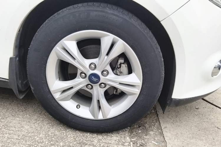 Used Ford Focus 2012 Sedan 1.6L Automatic Fashion Edition Right Front Wheel Hub