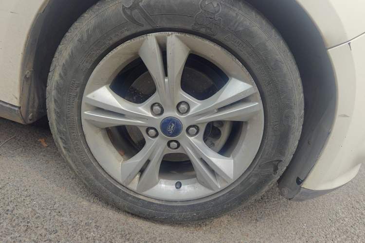 Used Ford Focus 2012 Hatchback 1.6L Automatic Fashion Edition Right Front Wheel Hub