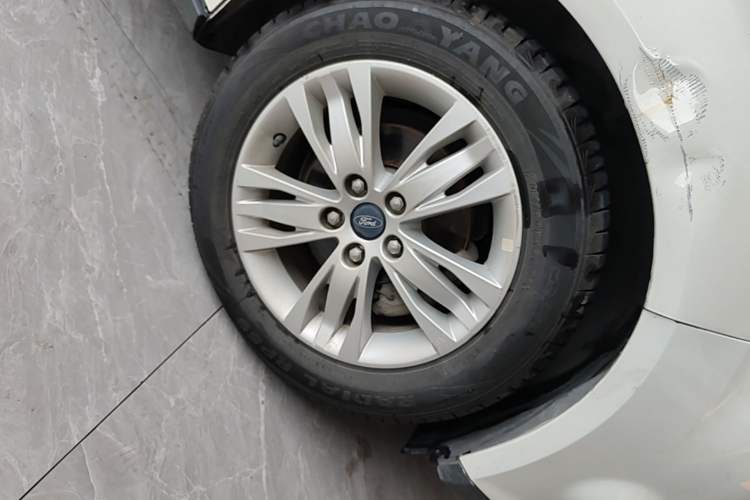Used Ford Focus 2012 Sedan 1.6L Automatic Comfort Model Right Front Wheel Hub