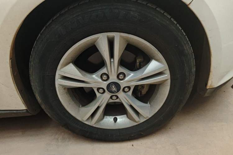 Used Ford Focus 2012 Hatchback 1.6L Automatic Fashion Edition Right Front Wheel Hub