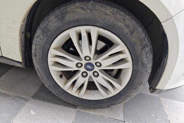 Used Ford Focus 2012 Sedan 1.6L Manual Comfort Model Right Front Wheel Hub