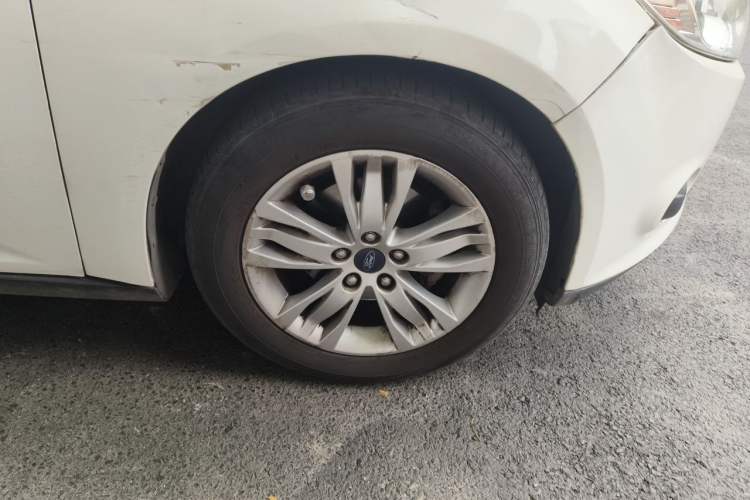 Used Ford Focus 2012 Sedan 1.6L Manual Comfort Model Right Front Wheel Hub