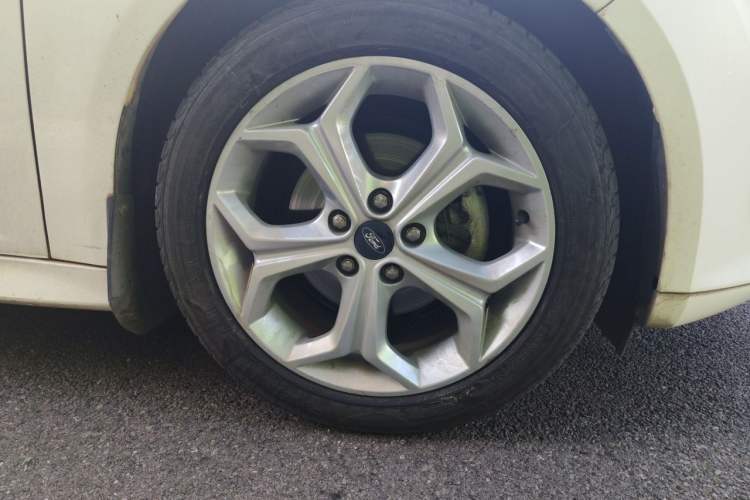 Used Ford Focus 2012 Hatchback 2.0L Manual Luxury Sport Model Right Front Wheel Hub