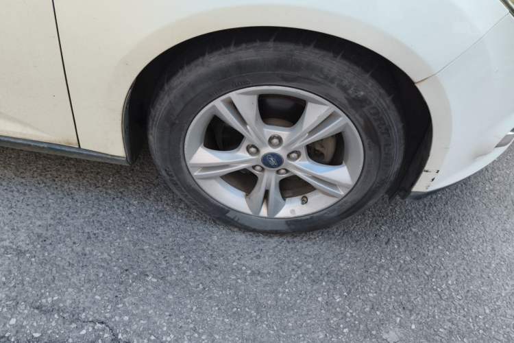 Used Ford Focus 2012 Hatchback 1.6L Automatic Fashion Edition Right Front Wheel Hub