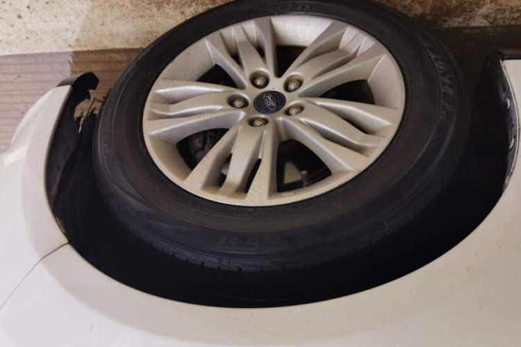 Used Ford Focus 2012 Sedan 1.6L Manual Comfort Model Right Front Wheel Hub