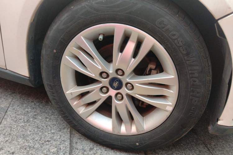 Used Ford Focus 2012 Sedan 1.6L Automatic Comfort Model Right Front Wheel Hub