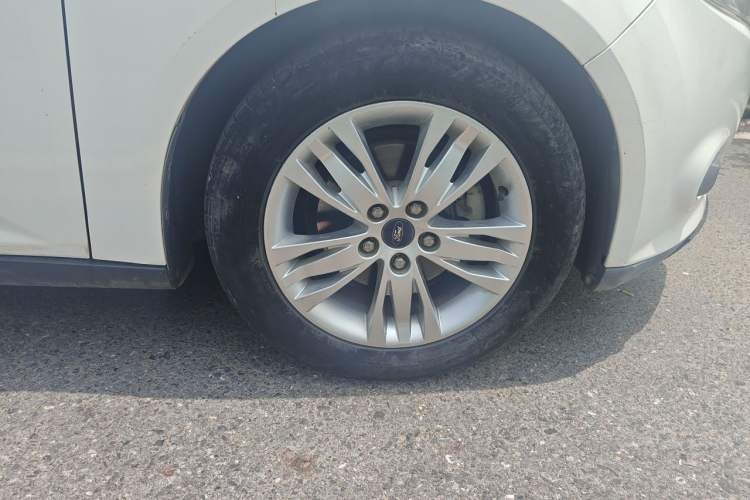 Used Ford Focus 2012 Hatchback 1.6L Automatic Comfort Model Right Front Wheel Hub