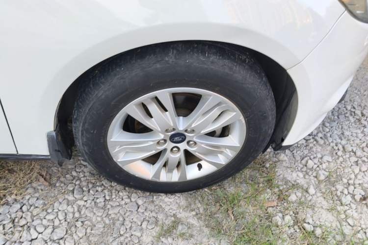 Used Ford Focus 2012 Sedan 1.6L Automatic Comfort Model Right Front Wheel Hub