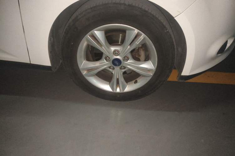 Used Ford Focus 2012 Hatchback 1.6L Manual Fashion Edition Right Front Wheel Hub