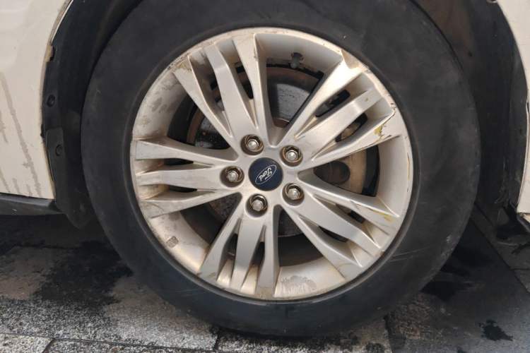 Used Ford Focus 2012 Sedan 1.6L Manual Comfort Model Right Front Wheel Hub