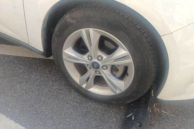 Used Ford Focus 2012 Sedan 1.6L Automatic Fashion Edition Right Front Wheel Hub