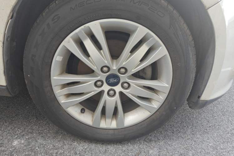 Used Ford Focus 2012 Sedan 1.6L Manual Comfort Model Right Front Wheel Hub