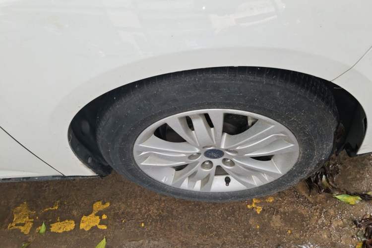 Used Ford Focus 2012 Hatchback 1.6L Automatic Comfort Model Right Front Wheel Hub
