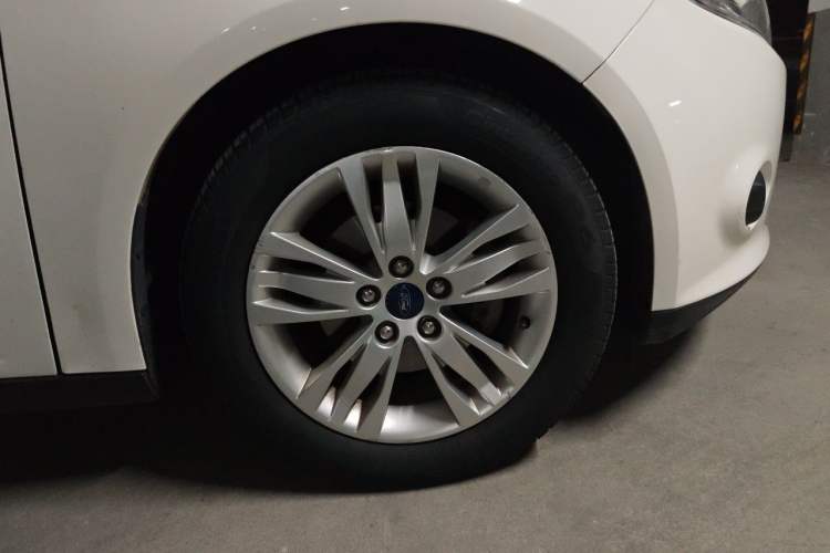 Used Ford Focus 2012 Hatchback 1.6L Manual Comfort Model Right Front Wheel Hub