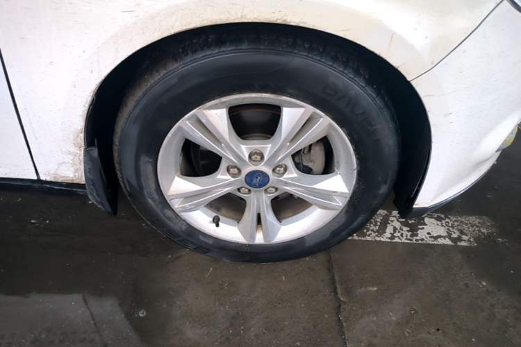 Used Ford Focus 2012 Sedan 1.6L Automatic Fashion Edition Right Front Wheel Hub
