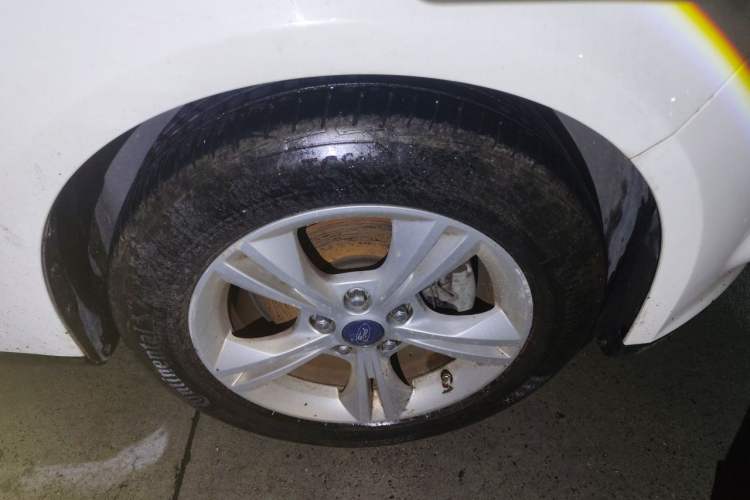 Used Ford Focus 2012 Sedan 1.6L Automatic Fashion Edition Right Front Wheel Hub