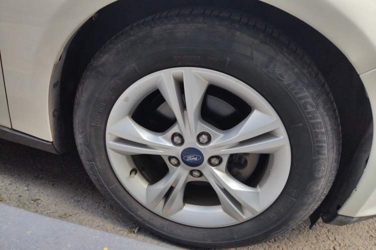 Used Ford Focus 2012 Hatchback 1.6L Automatic Fashion Edition Right Front Wheel Hub