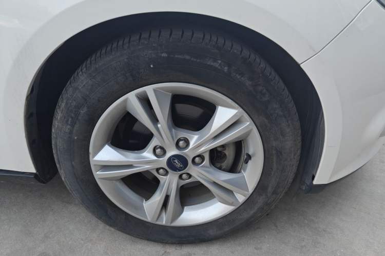 Used Ford Focus 2012 Hatchback 1.6L Automatic Fashion Edition Right Front Wheel Hub