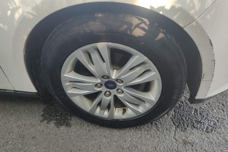 Used Ford Focus 2012 Hatchback 1.6L Automatic Comfort Model Right Front Wheel Hub
