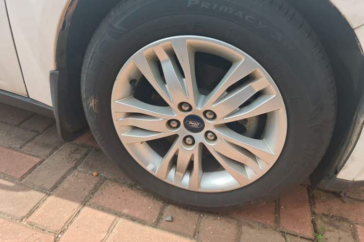 Used Ford Focus 2012 Sedan 1.6L Automatic Comfort Model Right Front Wheel Hub