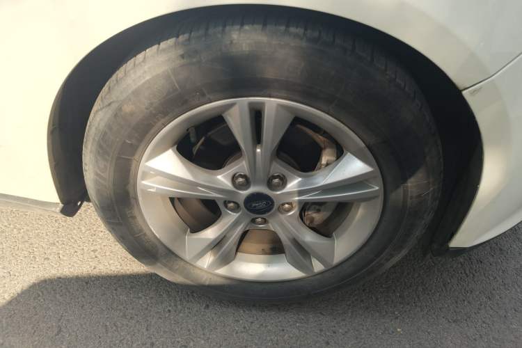 Used Ford Focus 2012 Hatchback 1.6L Automatic Fashion Edition Right Front Wheel Hub