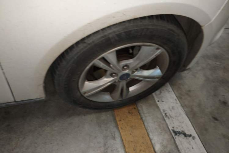 Used Ford Focus 2012 Sedan 1.6L Automatic Fashion Edition Right Front Wheel Hub