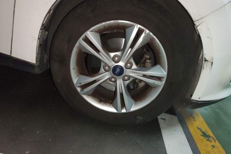 Used Ford Focus 2012 Sedan 1.6L Automatic Fashion Edition Right Front Wheel Hub