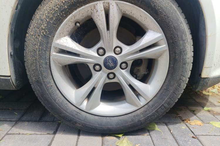 Used Ford Focus 2012 Hatchback 1.6L Automatic Fashion Edition Right Front Wheel Hub