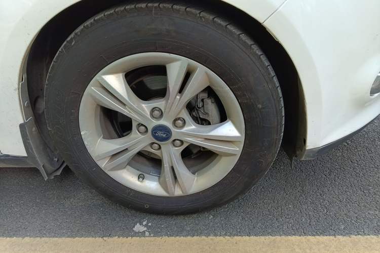 Used Ford Focus 2012 Hatchback 1.6L Automatic Fashion Edition Right Front Wheel Hub