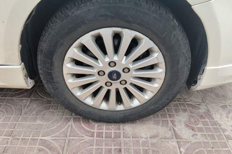 Used Ford Focus 2012 Hatchback Classic 1.8L Automatic Fashion Edition Right Front Wheel Hub