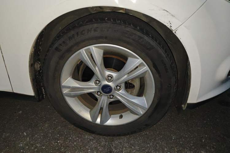 Used Ford Focus 2012 Hatchback 1.6L Automatic Fashion Edition Right Front Wheel Hub