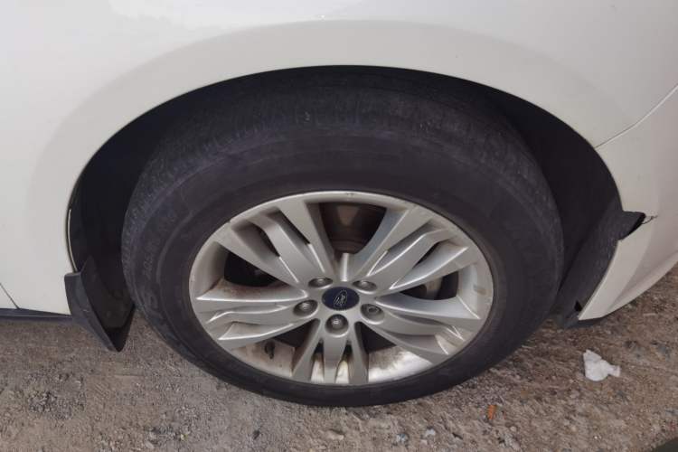 Used Ford Focus 2012 Sedan 1.6L Manual Comfort Model Right Front Wheel Hub
