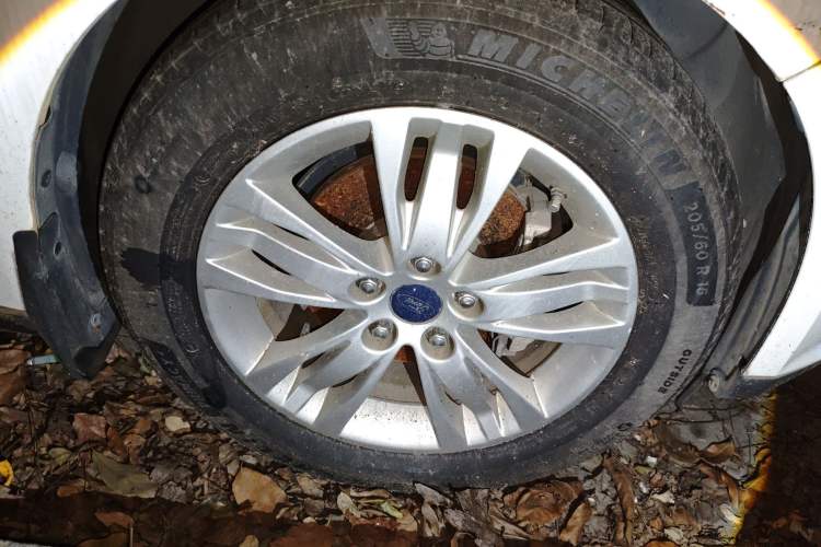 Used Ford Focus 2012 Sedan 1.6L Manual Comfort Model Right Front Wheel Hub