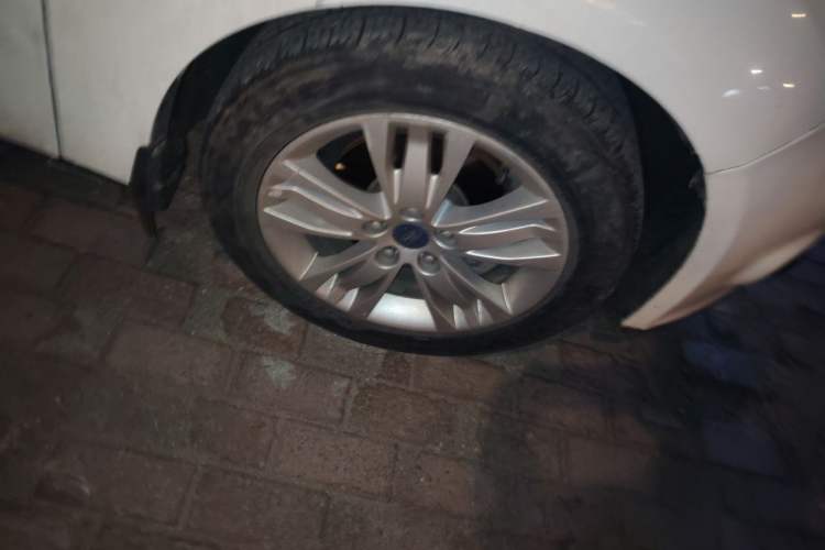 Used Ford Focus 2012 Hatchback 1.6L Manual Comfort Model Right Front Wheel Hub