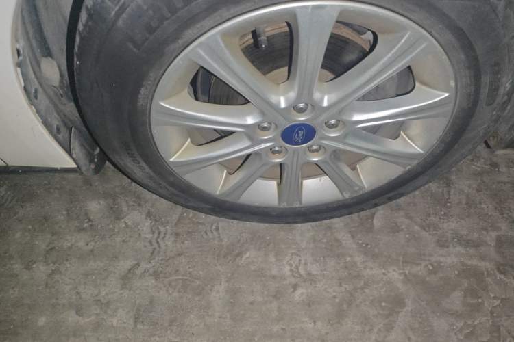 Used Ford Focus 2012 Sedan 1.6L Automatic Fashion Edition Right Front Wheel Hub