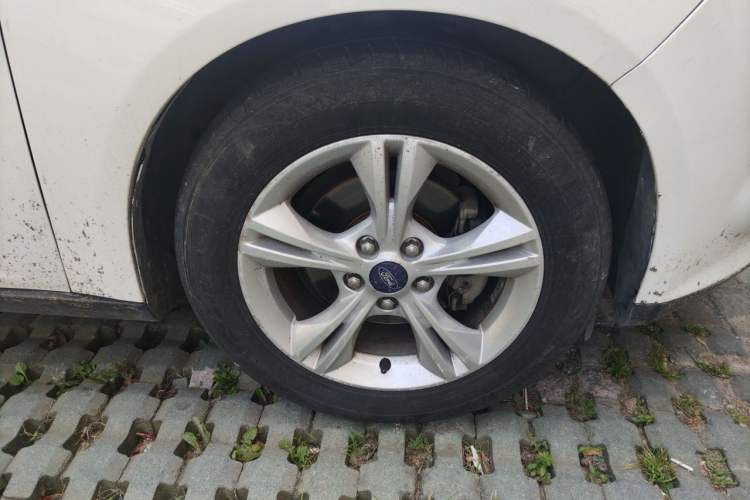 Used Ford Focus 2012 Sedan 1.6L Automatic Fashion Edition Right Front Wheel Hub