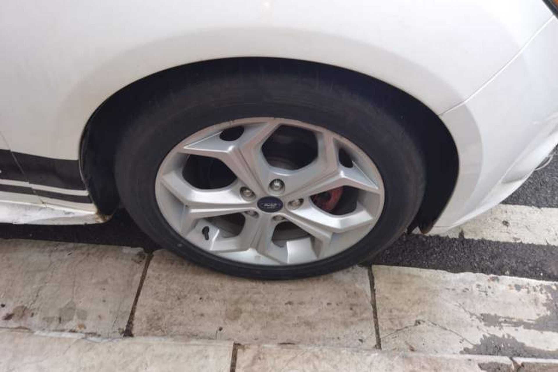 Used Ford Focus 2012 Hatchback 2.0L Automatic Luxury Sport Model Right Front Wheel Hub
