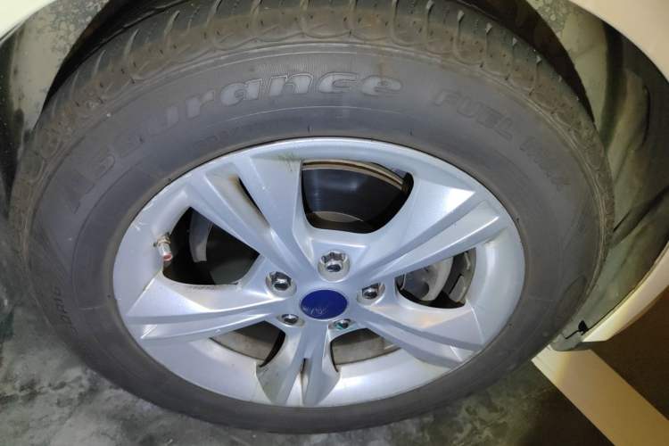 Used Ford Focus 2012 Sedan 1.6L Manual Fashion Edition Right Front Wheel Hub