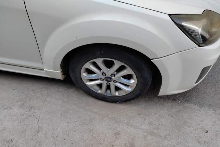 Used Ford Focus 2012 Hatchback Classic 1.8L Manual Fashion Edition Right Front Wheel Hub