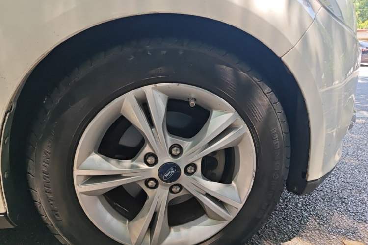 Used Ford Focus 2012 Sedan 1.6L Automatic Fashion Edition Right Front Wheel Hub